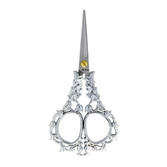 Tesoura de Metal Na Boa Flores de frente tabacaria da mata