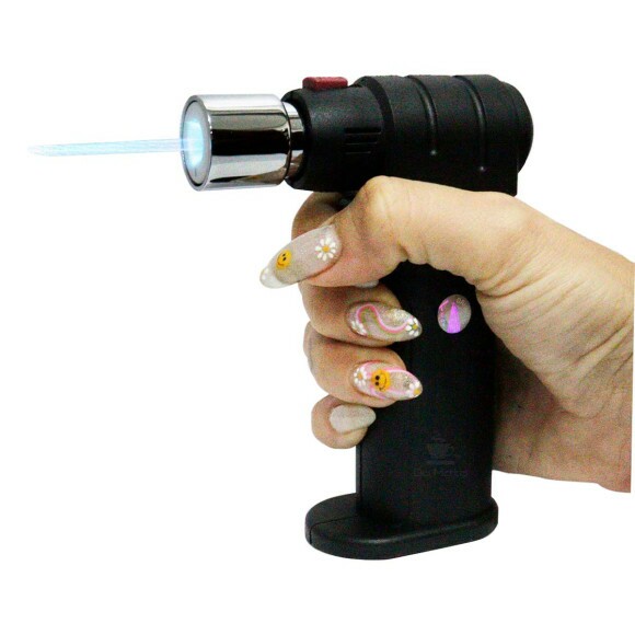 Maçarico Giga Torch ZL69 na mão