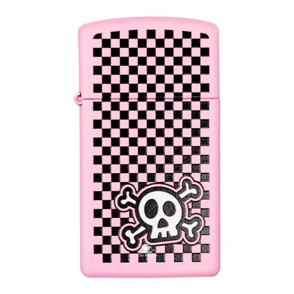 Isqueiro Zippo Checkered Skull Design 48680 de frente