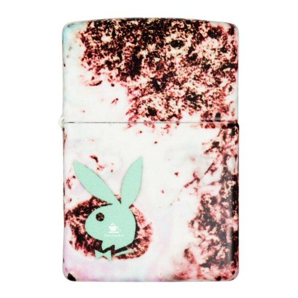 Isqueiro Zippo Playboy 48379 de frente