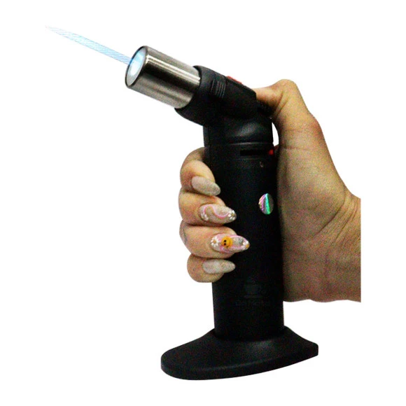 Maçarico Zengaz Pure Torch Jet com chama acesa